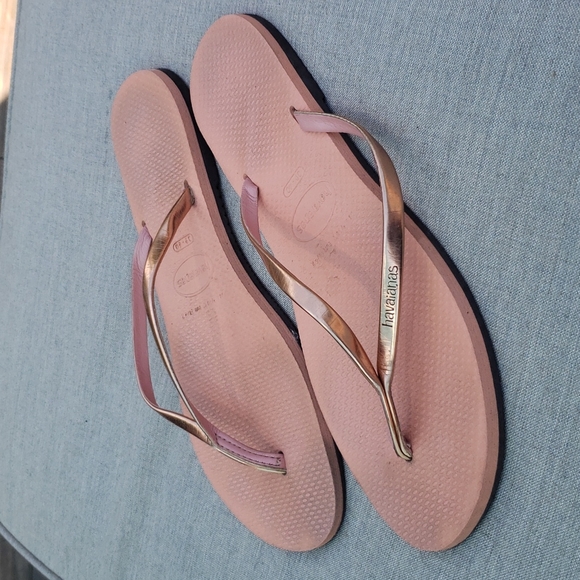 Rose Gold Havaianas flip flops 9/10 - Picture 1 of 5
